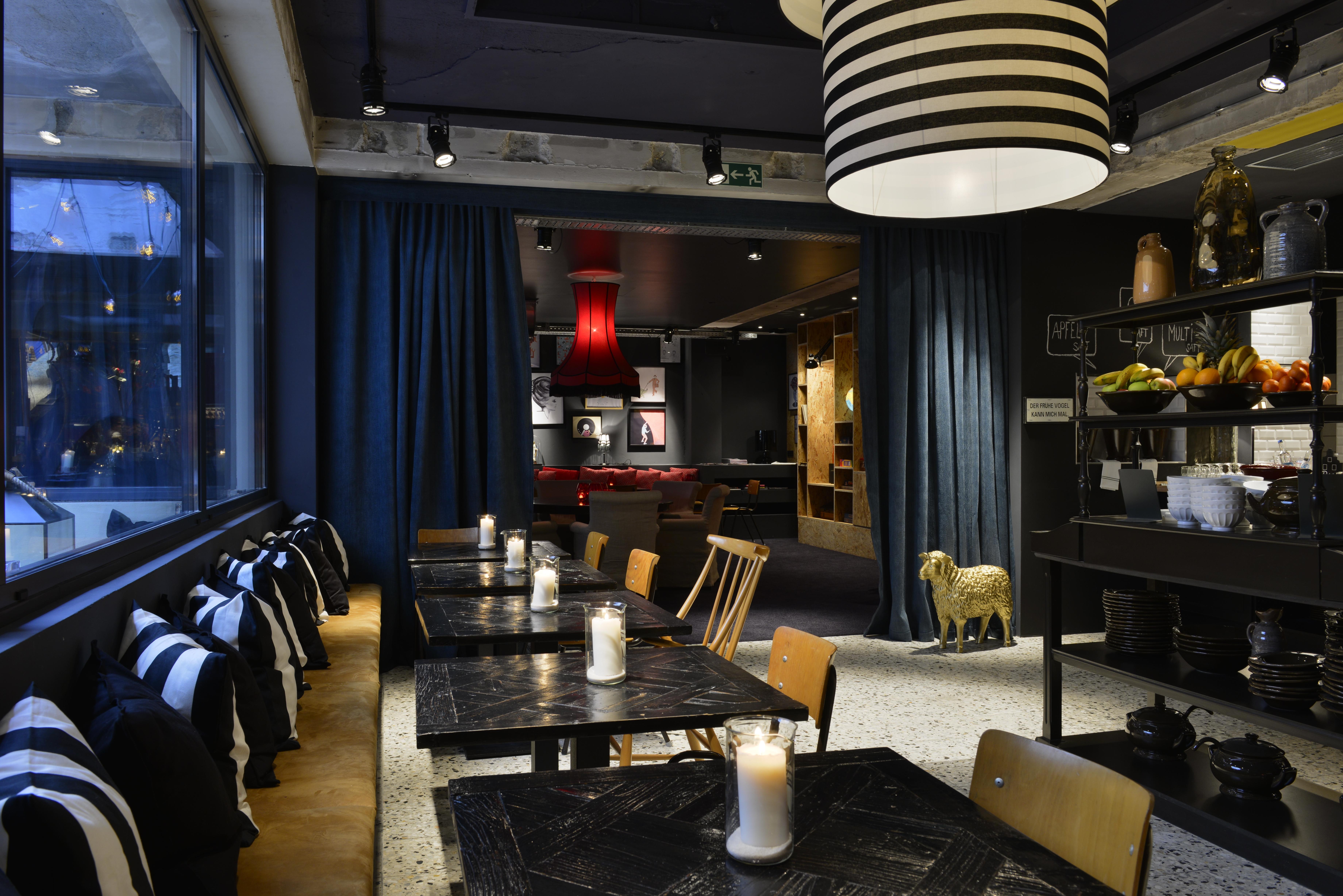 Friends Downtown Dusseldorf