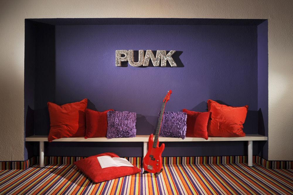 Friends Downtown Dusseldorf