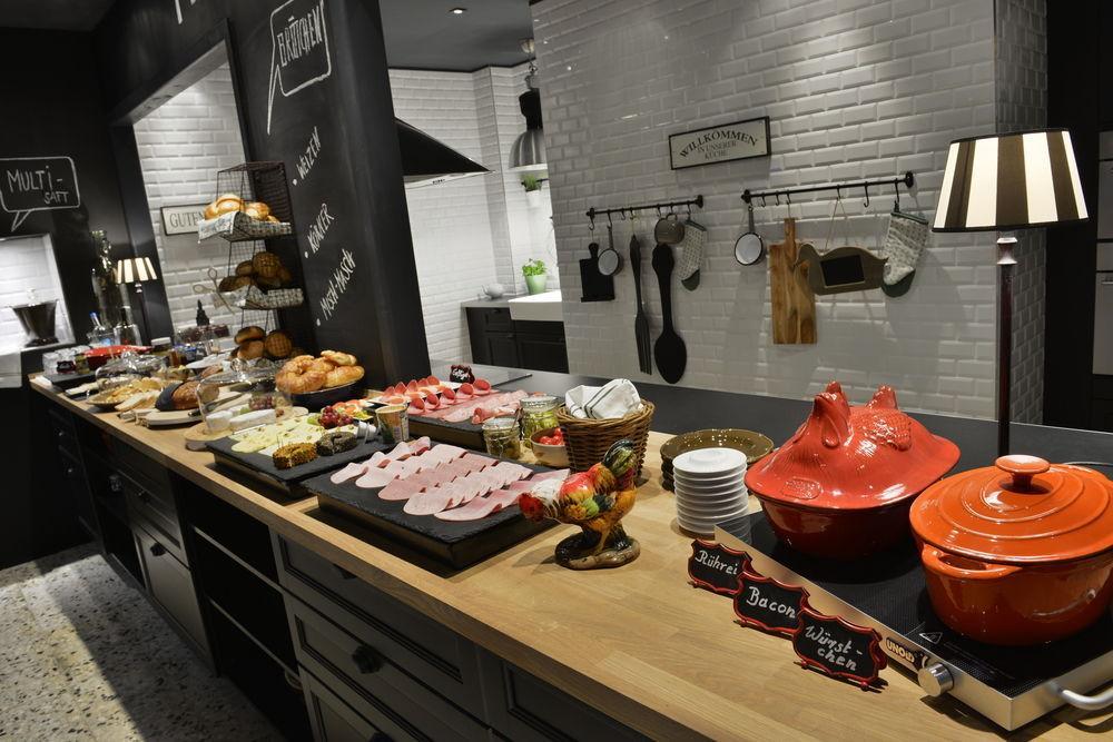 Friends Downtown Hotel 4*